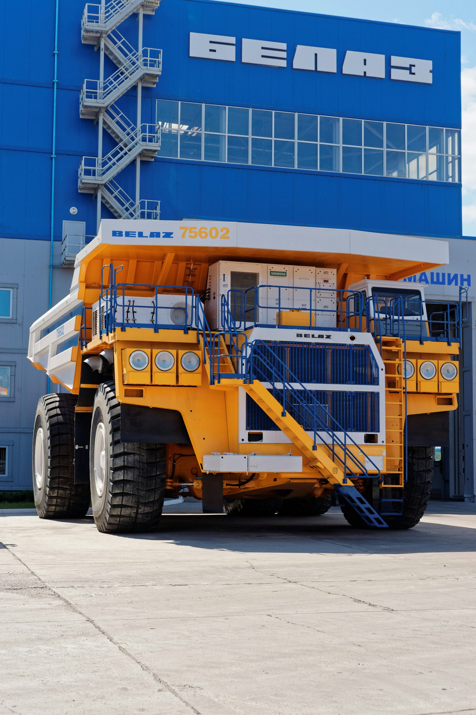 БЕЛАЗ 75602